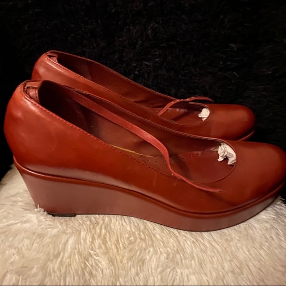 🚨BCBG Wedges🚨 - Picture 2 of 9